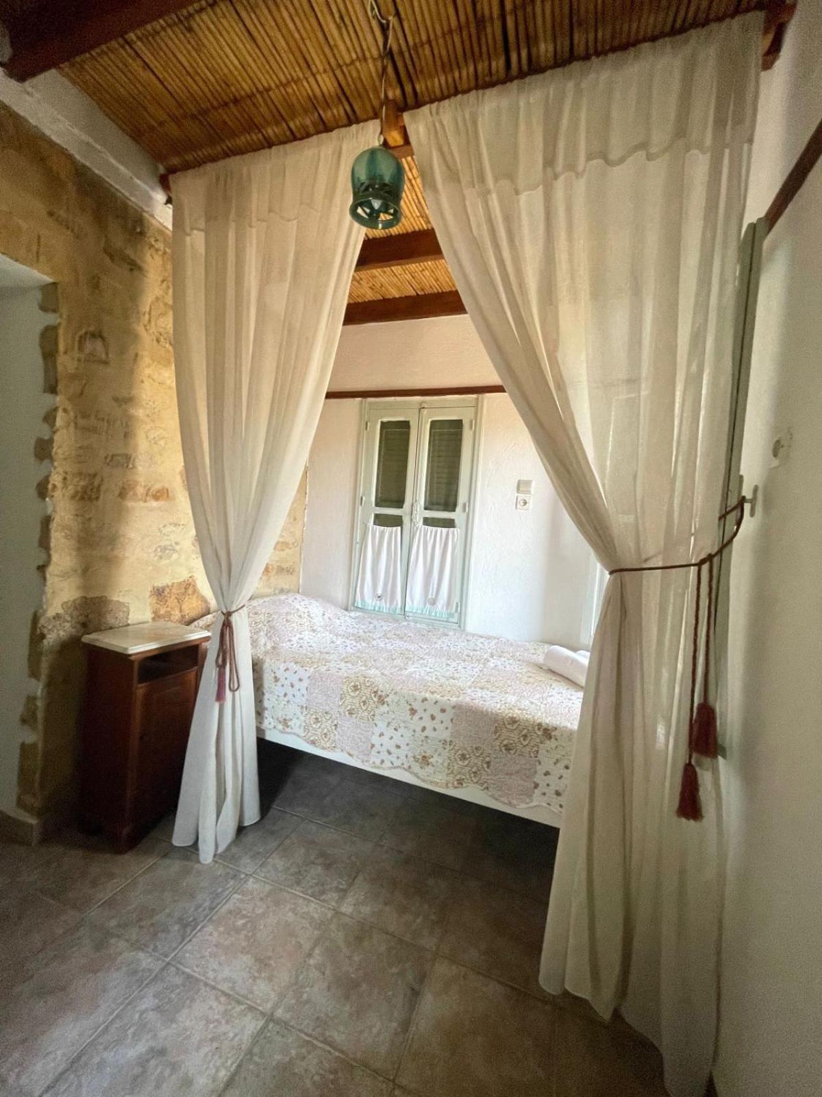 Petrino 2 - Traditional Lerian House Lakkion Exterior photo